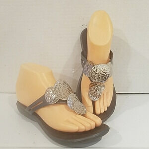LADIES OKAb FLIP FLOP SANDALS (sz small)‎